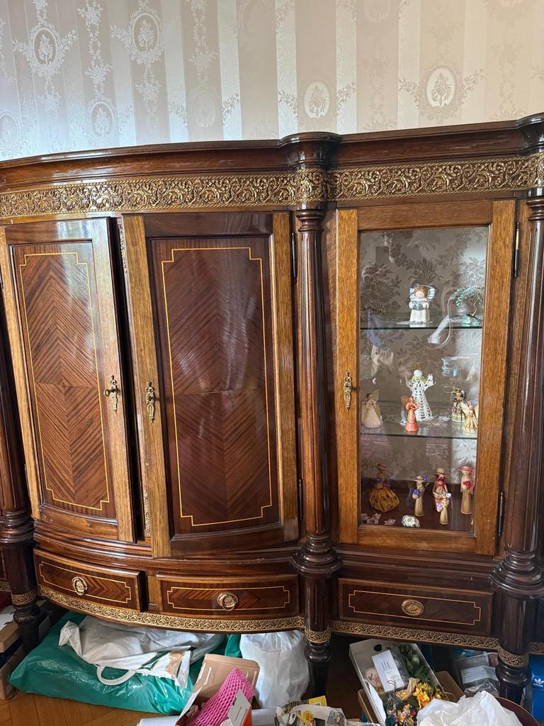 Buffet vitrine des années 50, Enlèvement