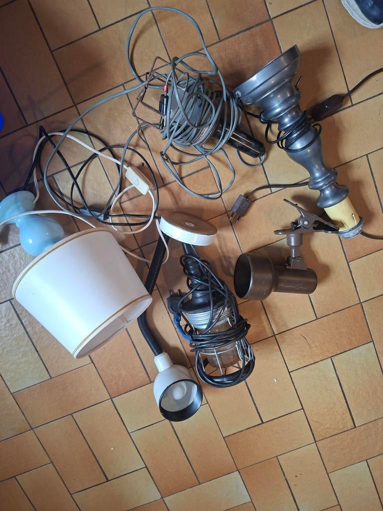 Lot de lampe a restaurer, Lampe