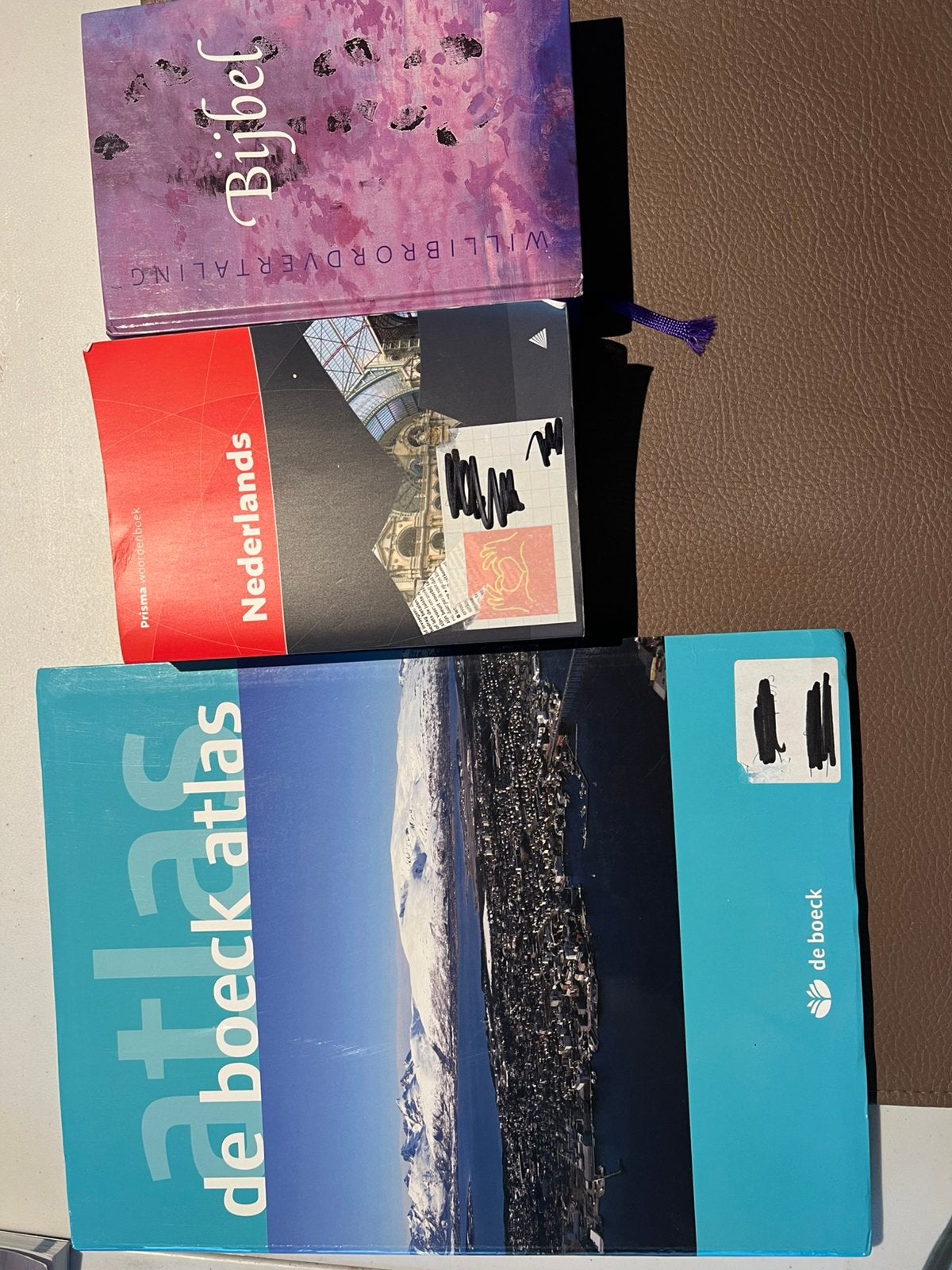 Atlas , bijbel , prisma woordenboek nederlands, Livres, Dictionnaires, Enlèvement ou Envoi, Comme neuf, Néerlandais