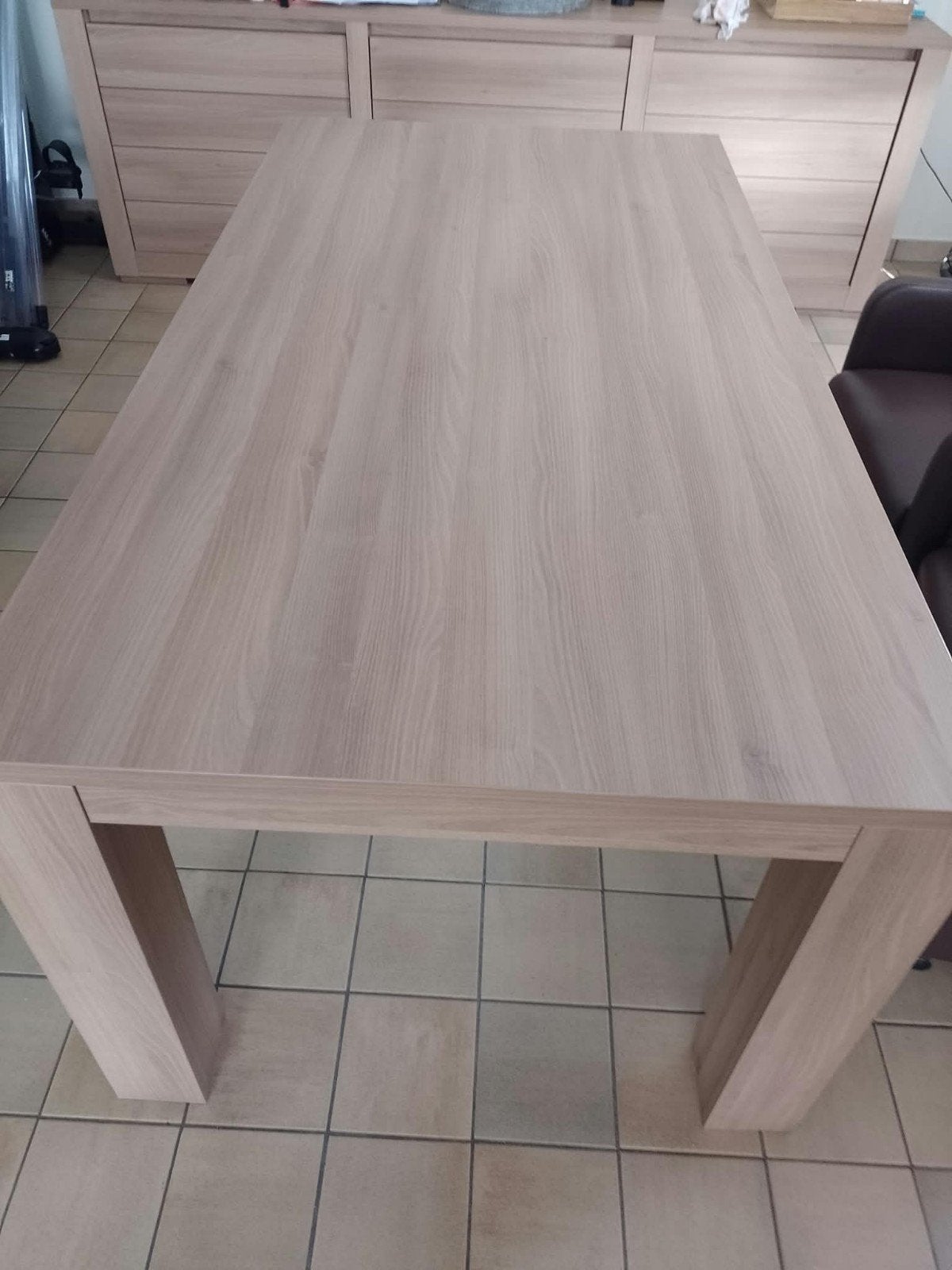 eetkamertafel + 4 stoelen op wieltjes, Enlèvement