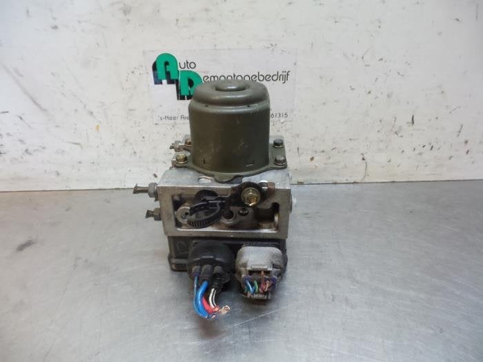 Ordinateur ABS d'un Toyota Corolla (Corolla 96-), -, 3 mois de garantie, Toyota, Utilisé