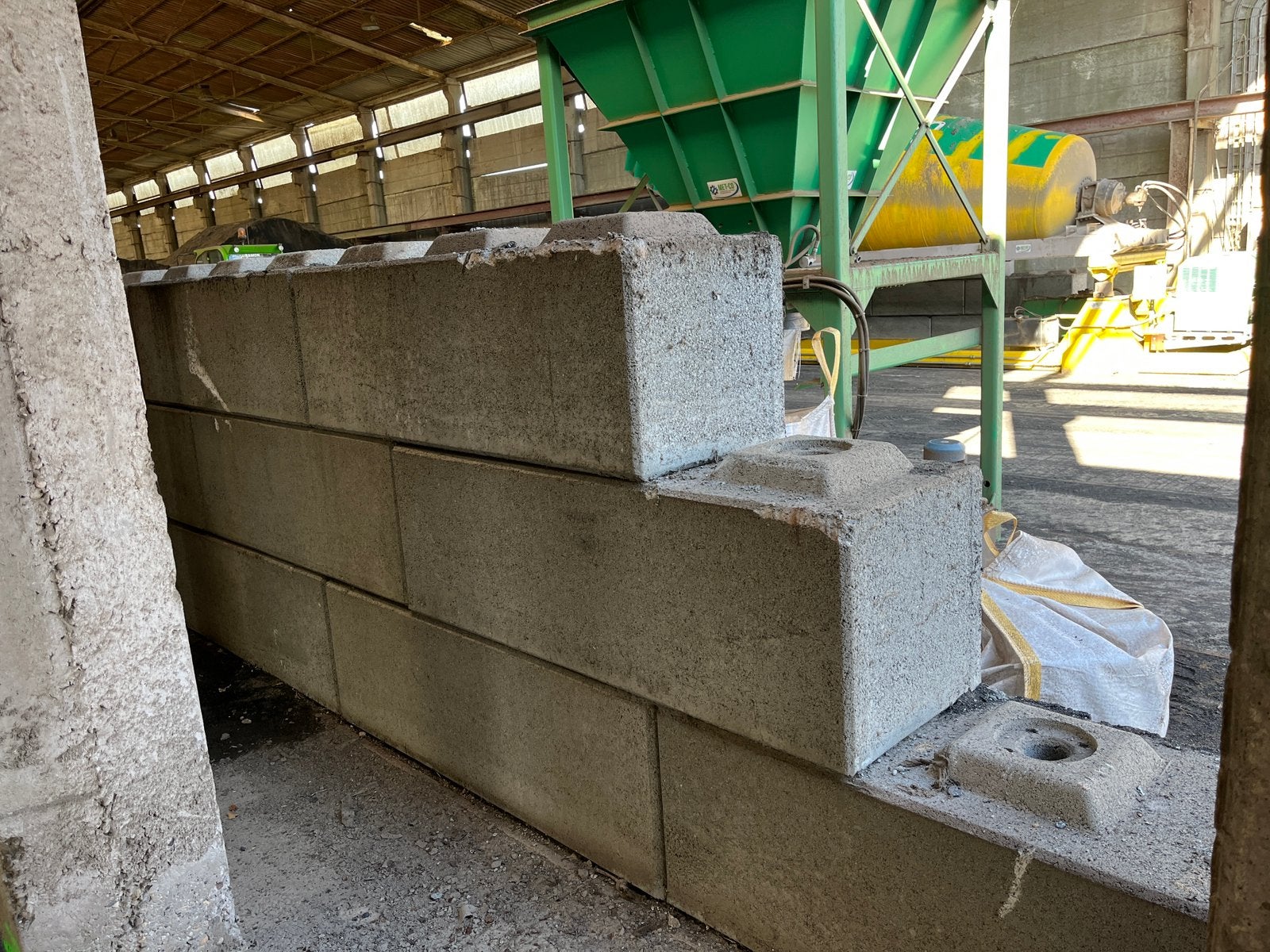 Beton stapelblokken , multiblok voor opslagbunker, Ophalen, Zo goed als nieuw