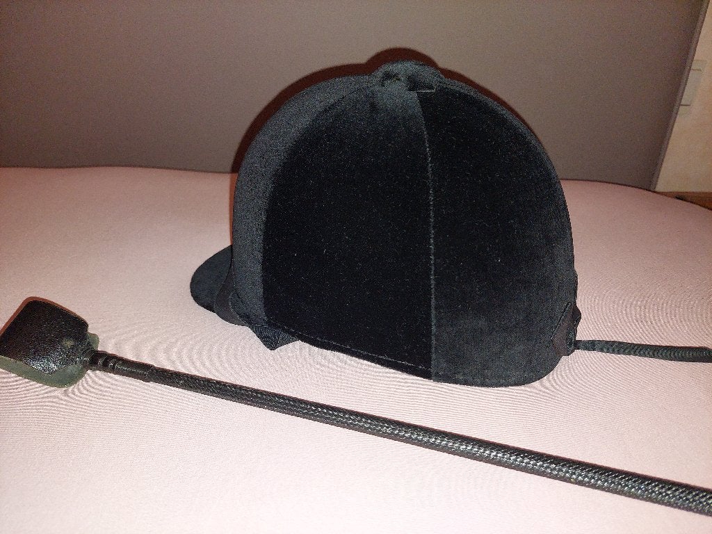 Tok – helm/cap voor paardrijden + zweepje/whip, Dieren en Toebehoren, Kinderen, Overige merken, Ophalen of Verzenden, Zo goed als nieuw