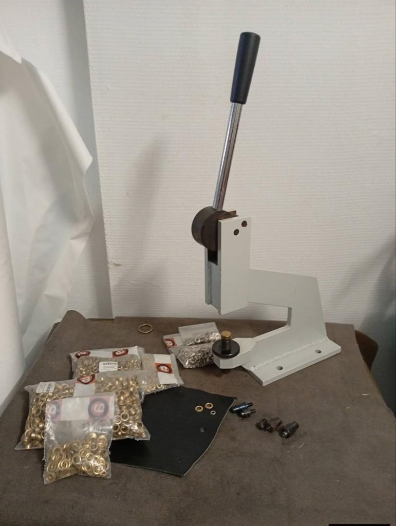 Presse professionnelle pose oeillets rivets pressions, Enlèvement ou Envoi, Application