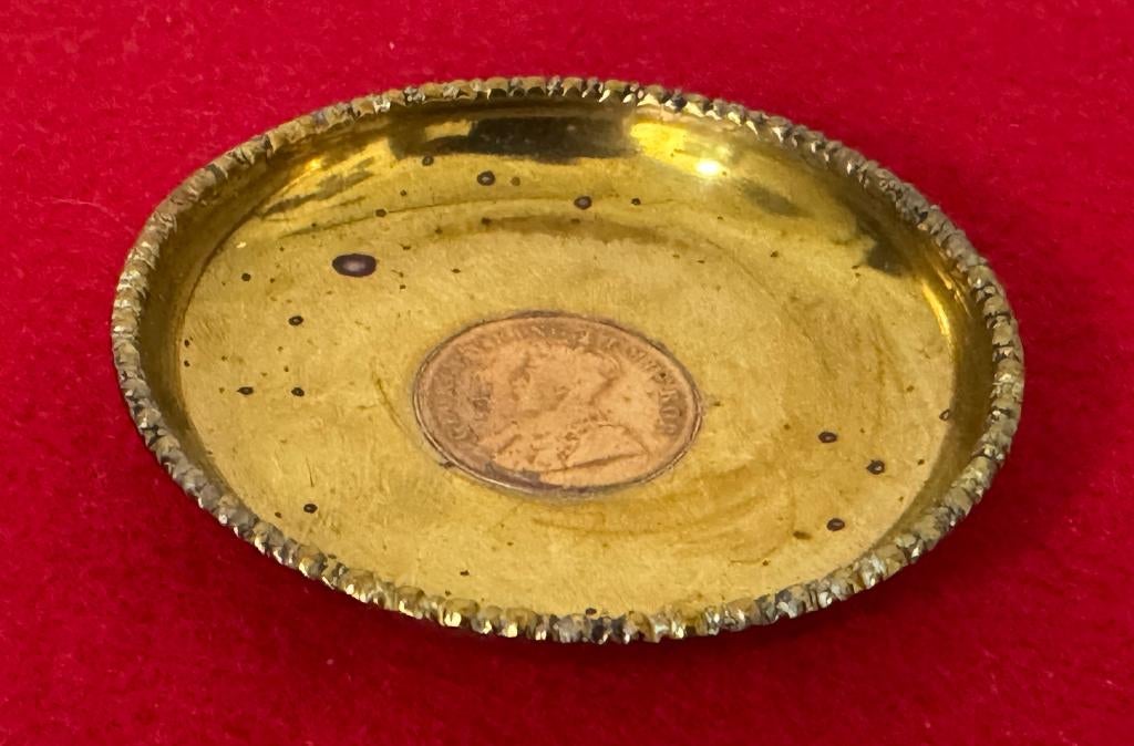 Petite Assiette en Laiton avec Pièce Inde 1912, Antiquités & Art, Enlèvement ou Envoi