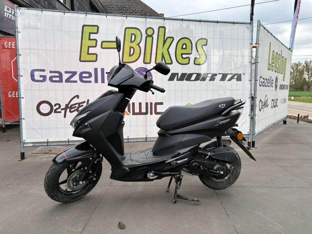 GTS brommer Sirocco, Fietsen en Brommers, Snorfietsen en Snorscooters, Zo goed als nieuw, Benzine, Ophalen, Overige merken