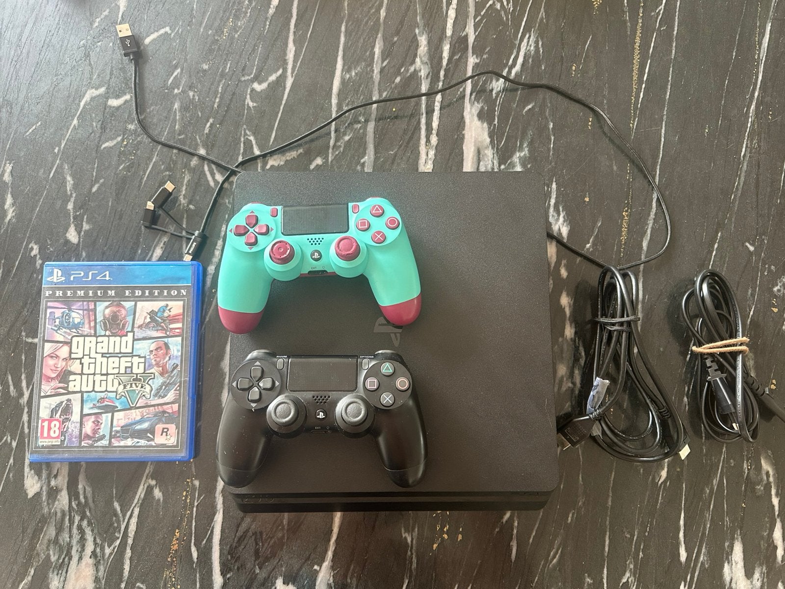 Playstation 4 + 2 controllers, kabels en GTAV, Enlèvement, Comme neuf