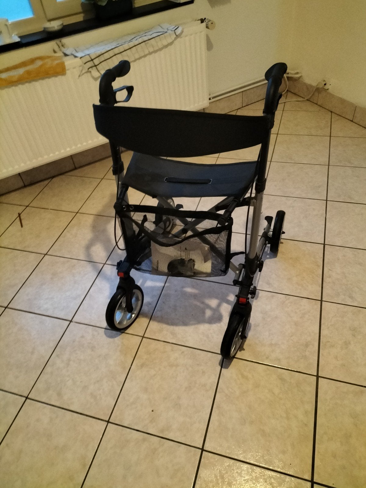 déambulateur tout neuf, jamais utilisé., Divers, Déambulateurs, Enlèvement ou Envoi