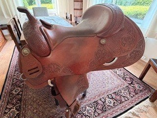Selle Western Reining, Étriers inclus, Siège semi-creux, Comme neuf, Enlèvement