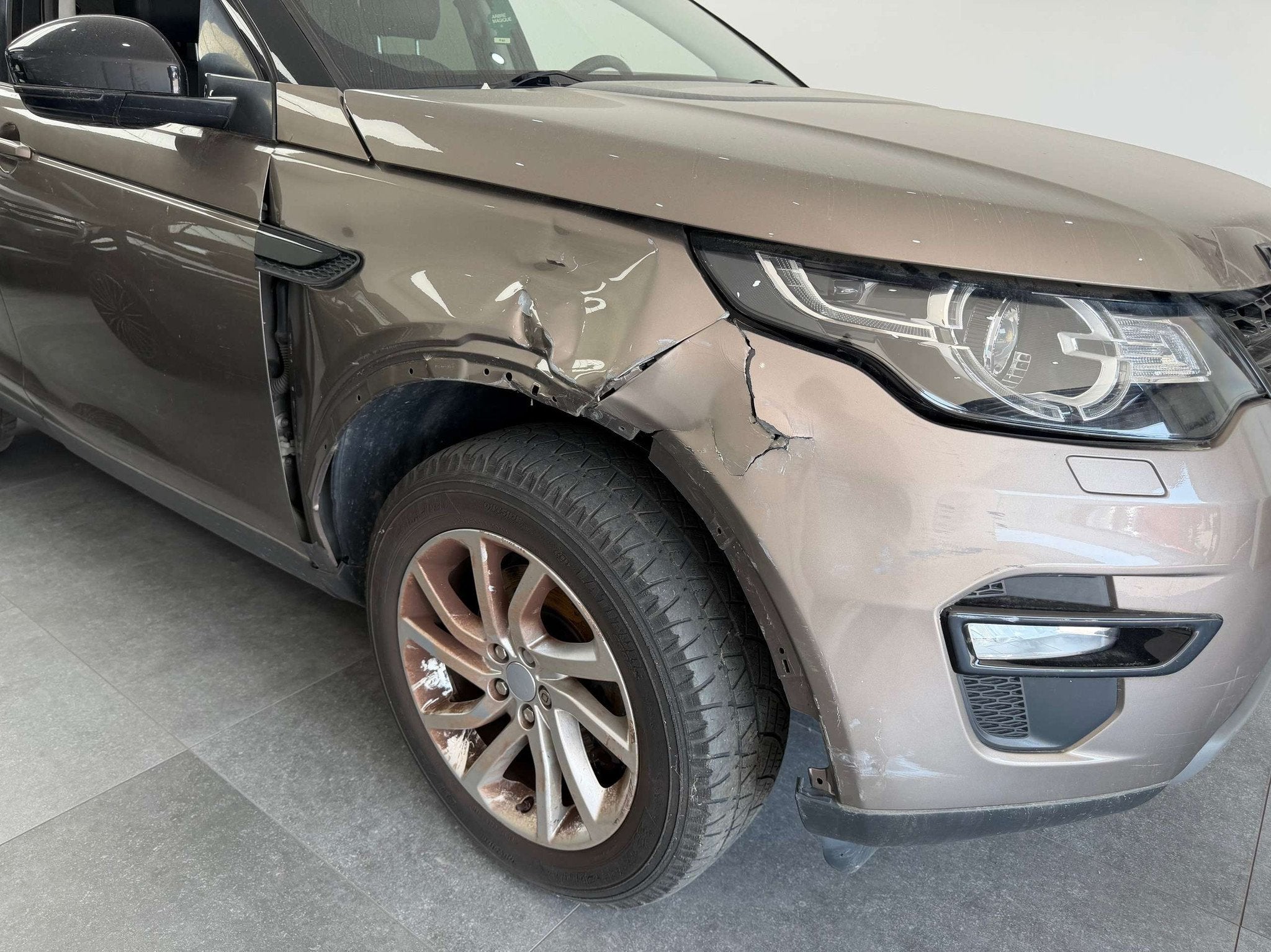 Land Rover Discovery Sport 2.0 TD4 * MOTEUR HS * EXPORT *, Automaat, Gebruikt, 4 cilinders, https://public.car-pass.be/vhr/9fc6a58e-6598-4eda-8624-42c49fb7ac2e