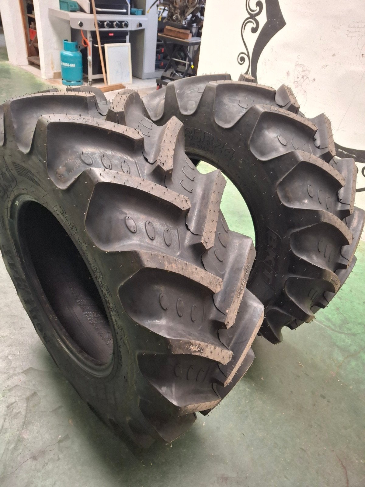 2 nieuwe bkt agrimax 380/85 r24, Zakelijke goederen, Landbouw | Onderdelen | Banden, Velgen en Assen, Ophalen