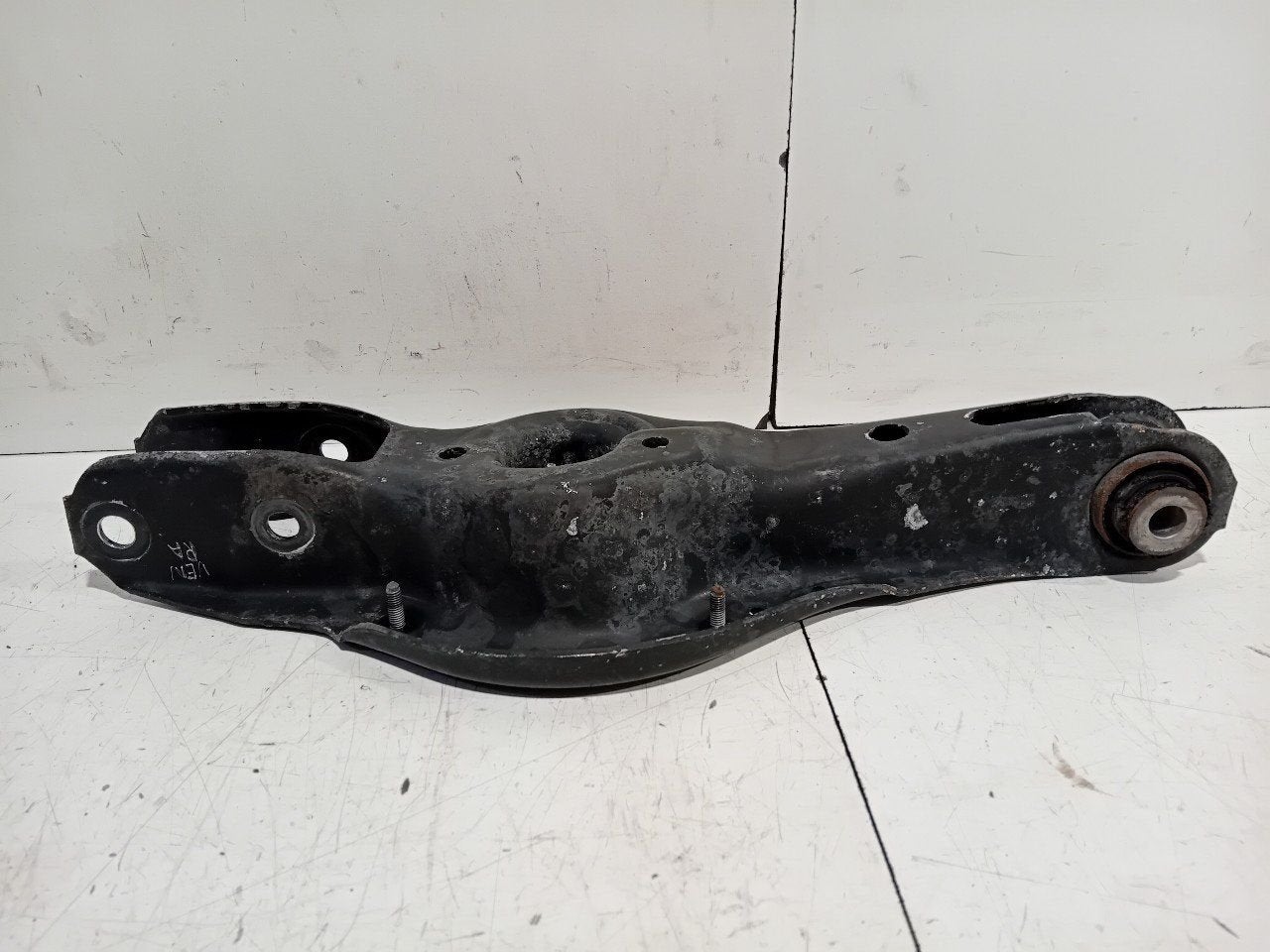 Draagarm rechts achter BMW 1 serie, Onderdelen@venauto.nl, Van der Ven Autorecycling B.V., Ettenseweg 76, 4706 PB Roosendaal, The Netherlands