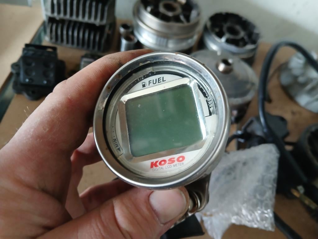 Snelheidsmeter - Benzine - Kilometer teller - Koso, Fietsen en Brommers, Ophalen, Gebruikt, Frame, Mbk