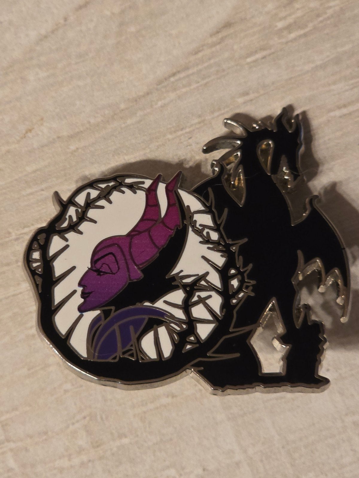 Maléfique avec Dragon Pin Disneyland Paris, Collections, Enlèvement ou Envoi, Blanche-Neige ou Belle au Bois Dormant, Utilisé