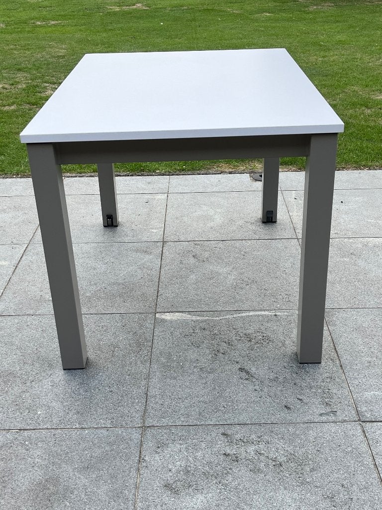 Witte Tafel, Ophalen, Kunststof