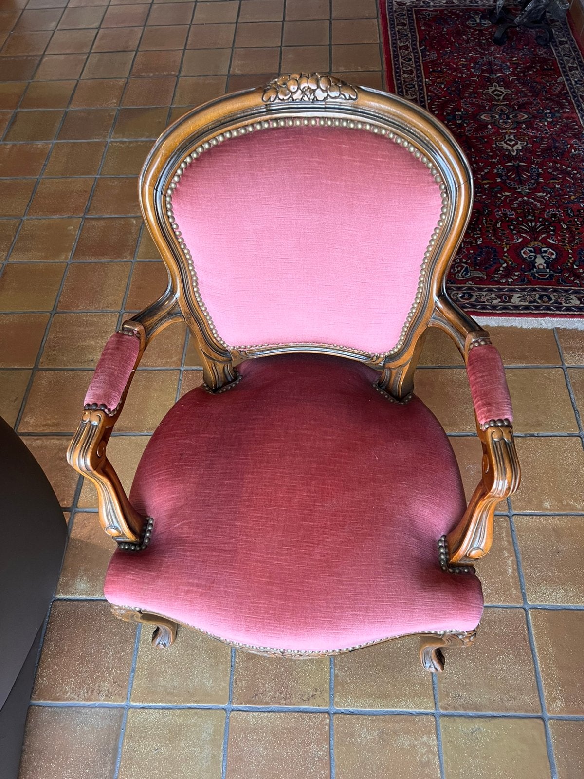 Lodewijk XV fauteuil Oudroze velours & sierlijk houtsnijwerk, Enlèvement