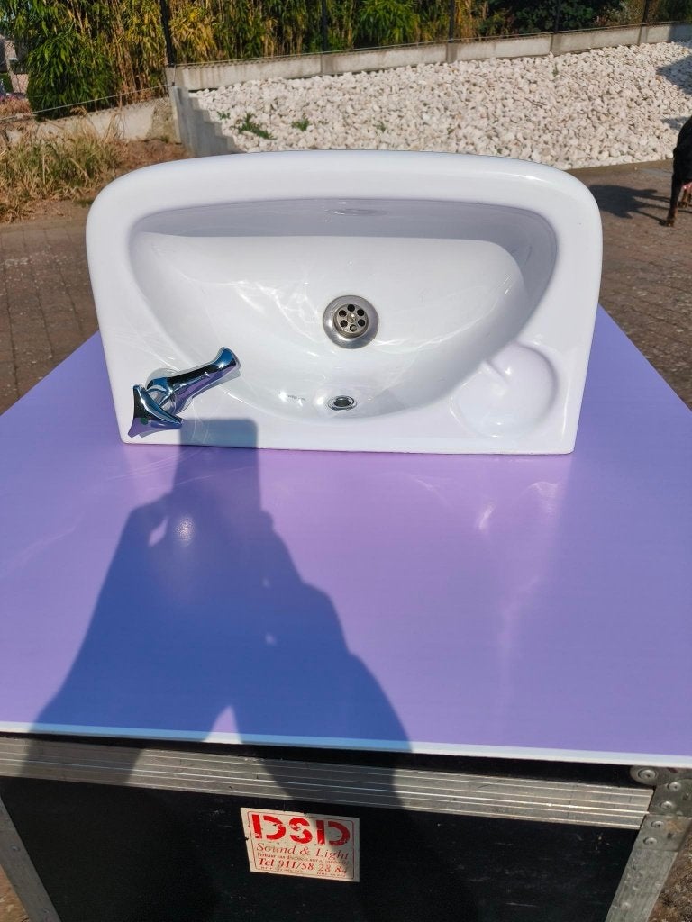 Hand wasbakje keramiek voor toilet inclusief sifon en kraan., Ophalen, Zo goed als nieuw, Chroom, Kraan