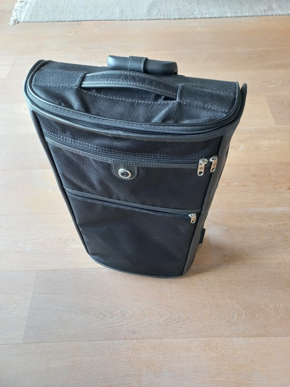 Kledij-koffer Samsonite (handbagage), Handtassen en Accessoires, Ophalen, Zo goed als nieuw, Zwart, Uitschuifbare handgreep