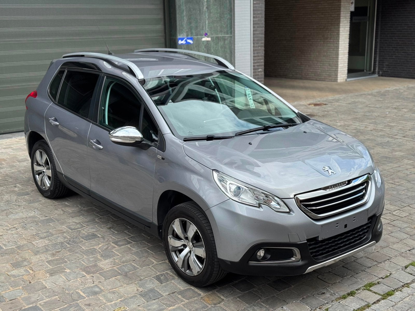 PEUGEOT 2008, DU STYLE ! - 6 b ! - APPROUVÉ VVK !, Autos, Peugeot, Argent ou Gris, Achat, Euro 6, Boîte manuelle
