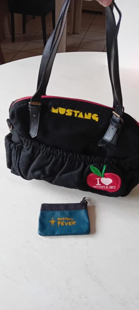 Sac à main noir Mustang avec porte-monnaie, Bijoux, Sacs & Beauté, Sacs | Sacs Femme, Enlèvement ou Envoi, Neuf, Noir, Sac à main