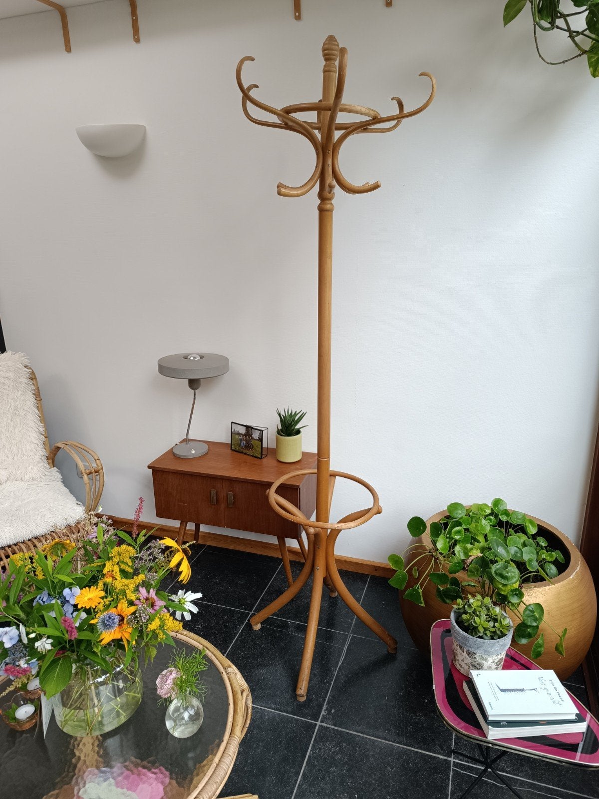 Porte-manteaux Thonet, Enlèvement