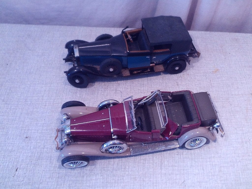 2 Oude Miniatuur Wagens - 23x10cm, Ophalen of Verzenden, Zo goed als nieuw, Auto