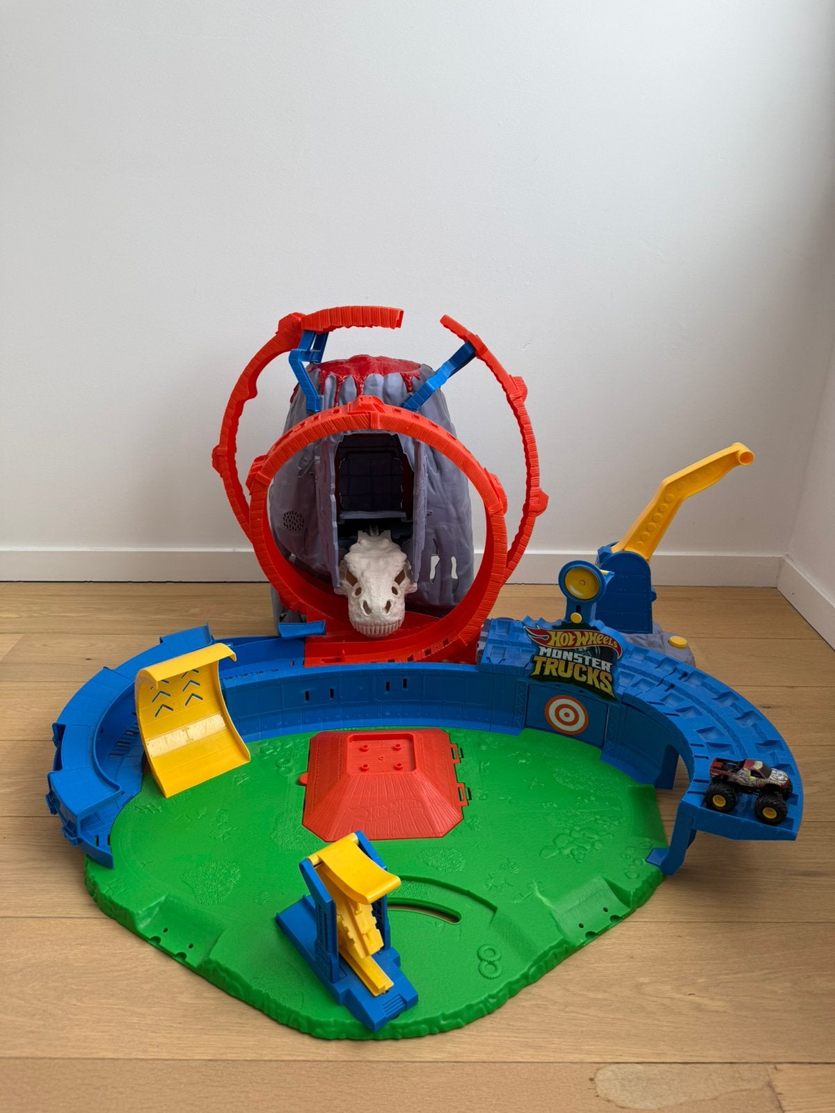 Hotwheels Monster Trucks T-Rex Vulkaan, Ophalen, Zo goed als nieuw