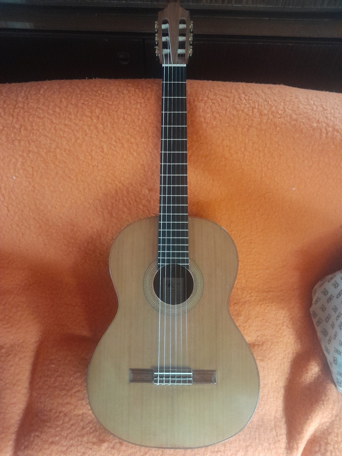 handgebouwde klassieke gitaar Noël Callaert, Ophalen