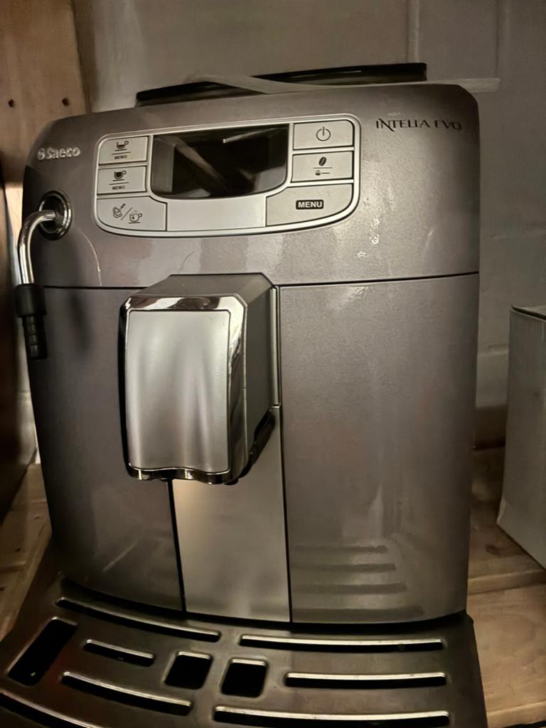 Saeco Intellia Evo Volautomatische Espressomachine, Café en grains, Utilisé, Tuyau à Vapeur, 4 à 10 tasses