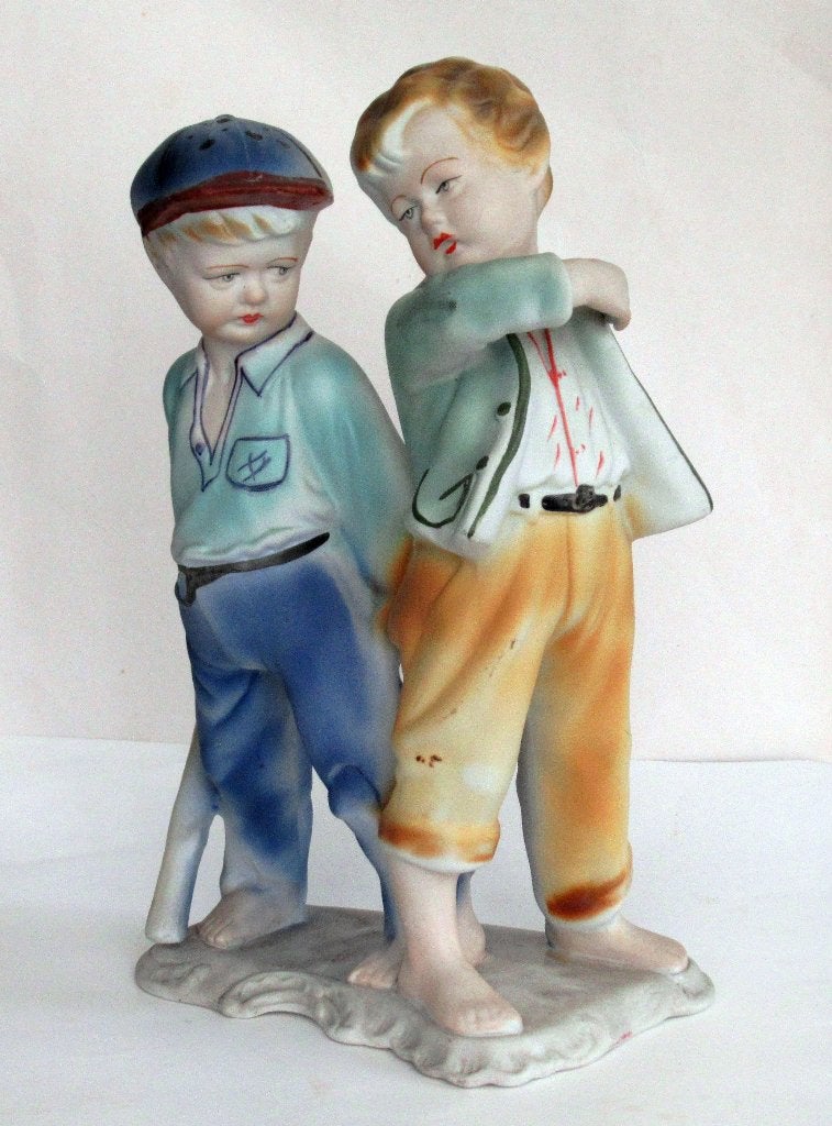 Retro porseleinen spelende jongens Arpo made Romania, Antiek en Kunst, Ophalen of Verzenden