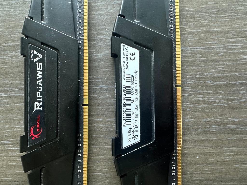 2x8 GB DDR4, Ophalen of Verzenden, Zo goed als nieuw, DDR4, Desktop