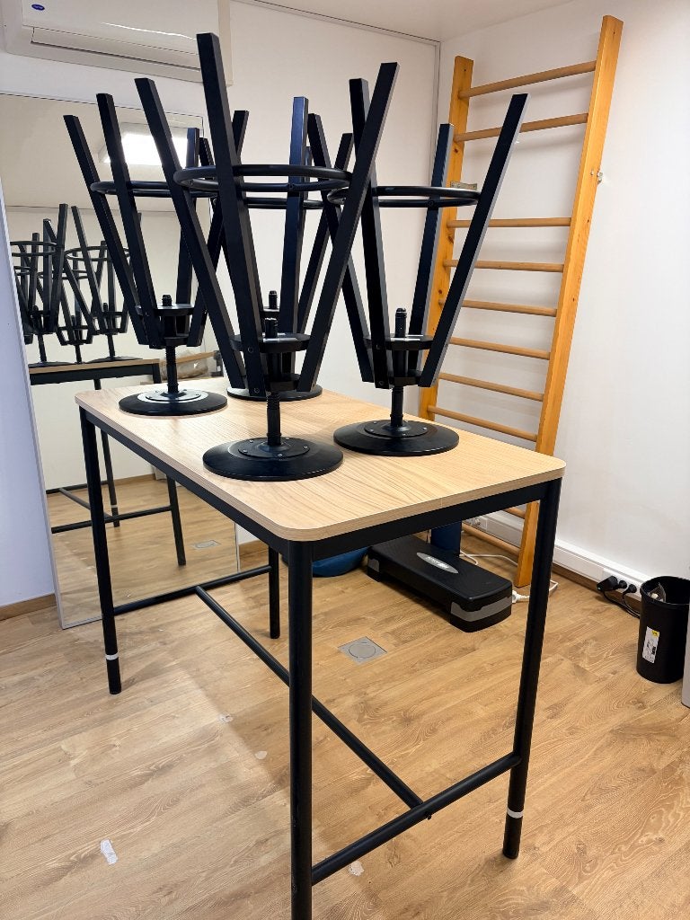 Table haute + 4 tabourets, Enlèvement, Comme neuf