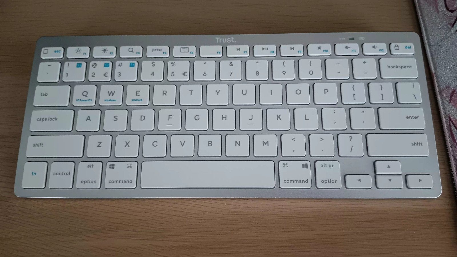 Trust Bluetooth Keyboard, Computers en Software, Ophalen, Multimediatoetsen, Nieuw, Draadloos