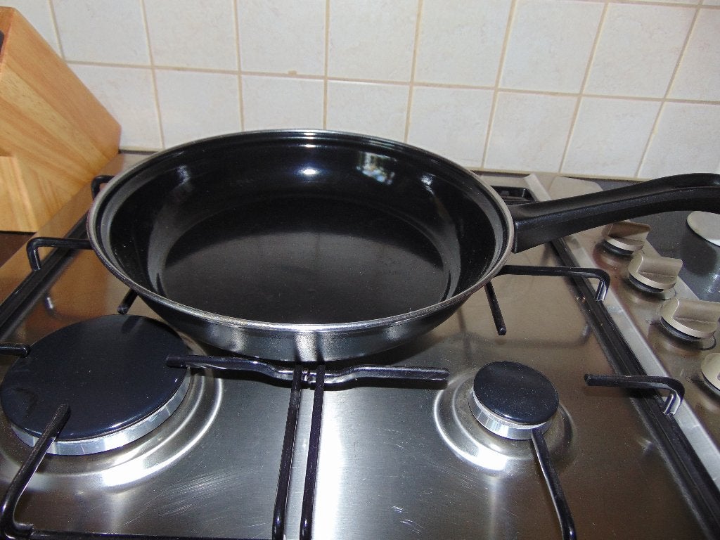 Pan 28 cm in zeer goede staat, Huis en Inrichting, Gebruikt, Ophalen of Verzenden, Geschikt voor inductie, Overige materialen