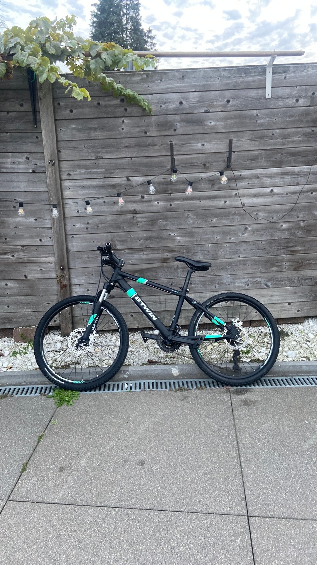 B’TWIN mountainbike zwart/turquoise – schijfremmen, 24 pouces, Frein à main, Comme neuf, Enlèvement