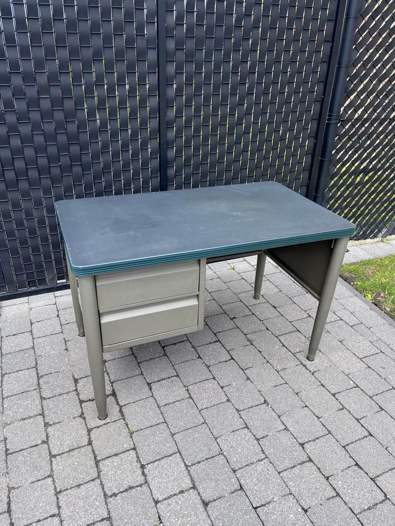 Metalen bureau (kind), Tuin en Terras, Ophalen, Zo goed als nieuw