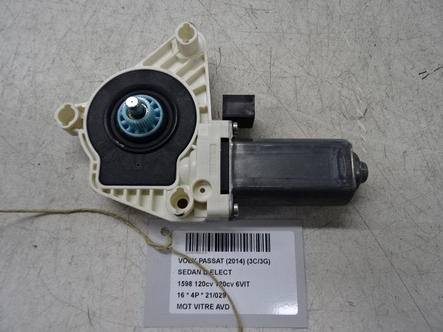 MOTOR RAAMMECHANIEK RECHTS VOOR Passat (3G2) (5Q4959802B), Auto-onderdelen, Carrosserie, Gebruikt, Voor, Volkswagen