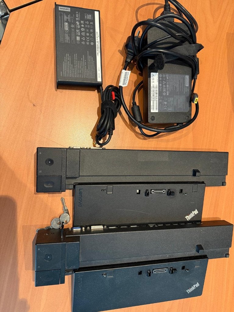 LENOVO dockingstations + power adapters, Enlèvement ou Envoi, Utilisé, Lenovo