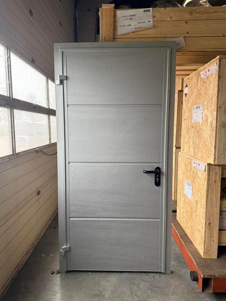 Garagezijdeur / buitendeur voor garage of berging, Ophalen, Zo goed als nieuw, Buitendeur