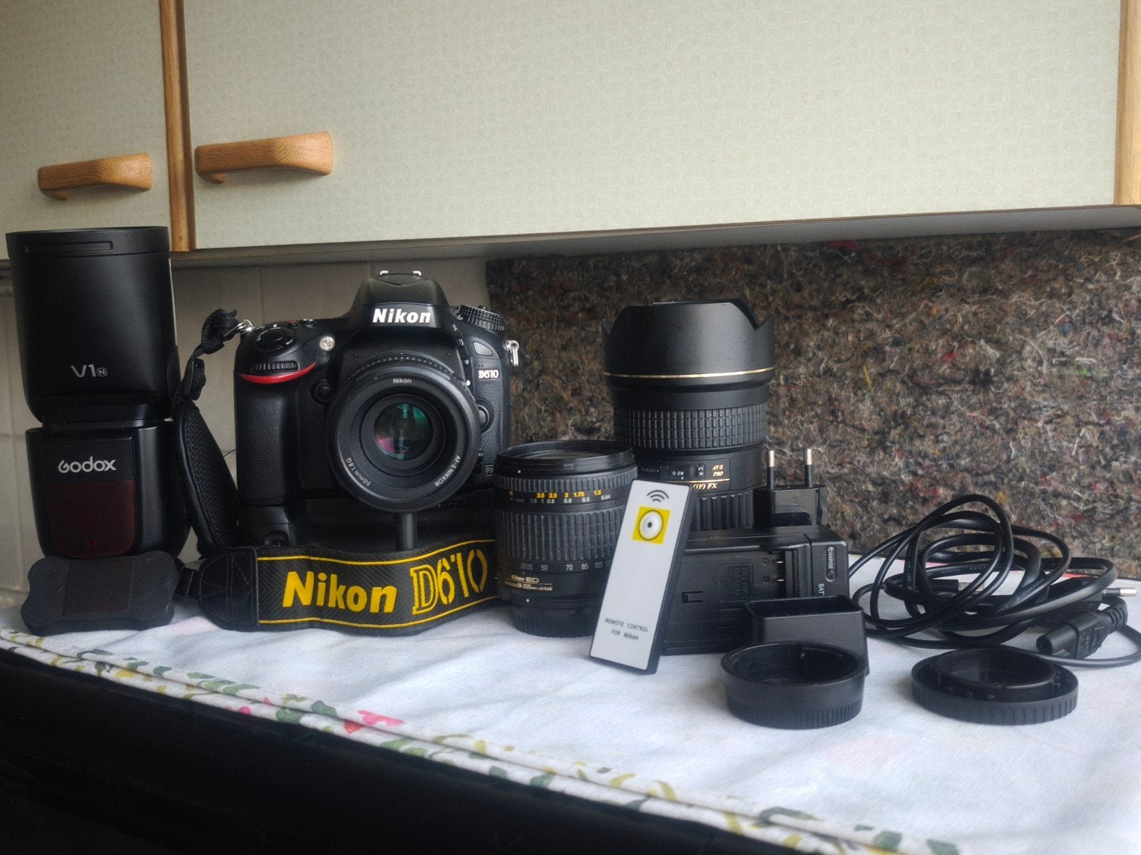 Nikon D610 met meerdere objectieven, flitser & toebehoren, TV, Hi-fi & Vidéo, Enlèvement, Utilisé, Câble USB, 24 mégapixels