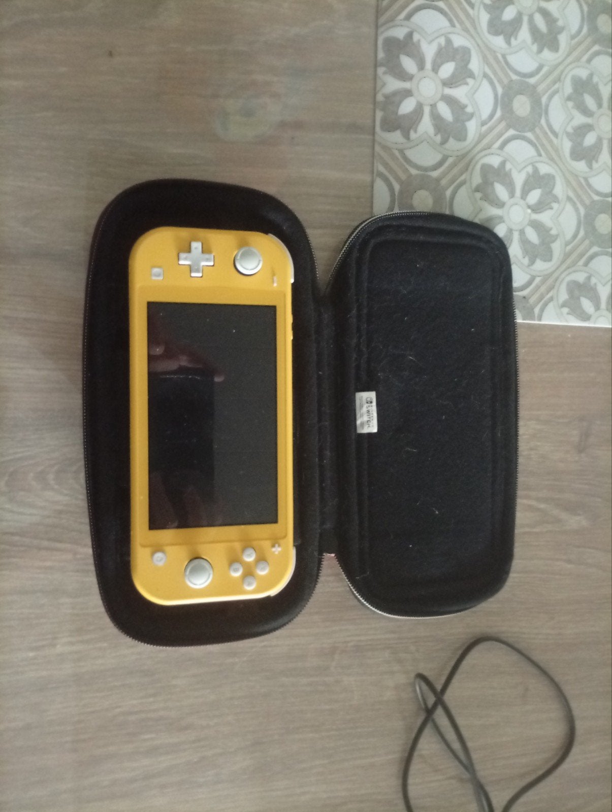 Nintendo Switch Lite, Ophalen, Geel, Gebruikt, Met beschermhoes of tas