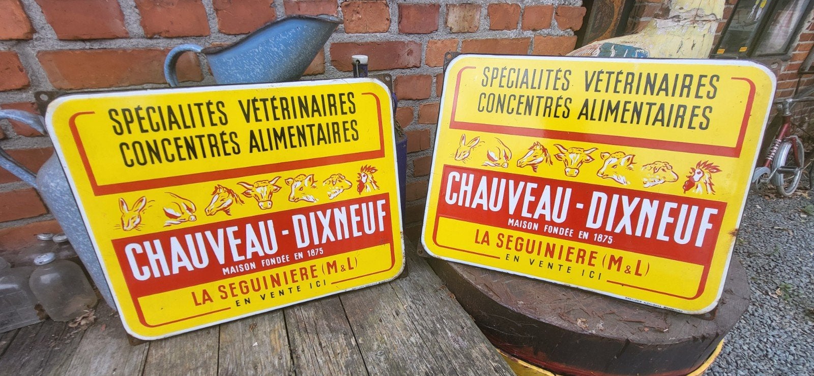2 oude emaille borden Dierenvoeding jaren 1950 mooie staat, Ophalen of Verzenden