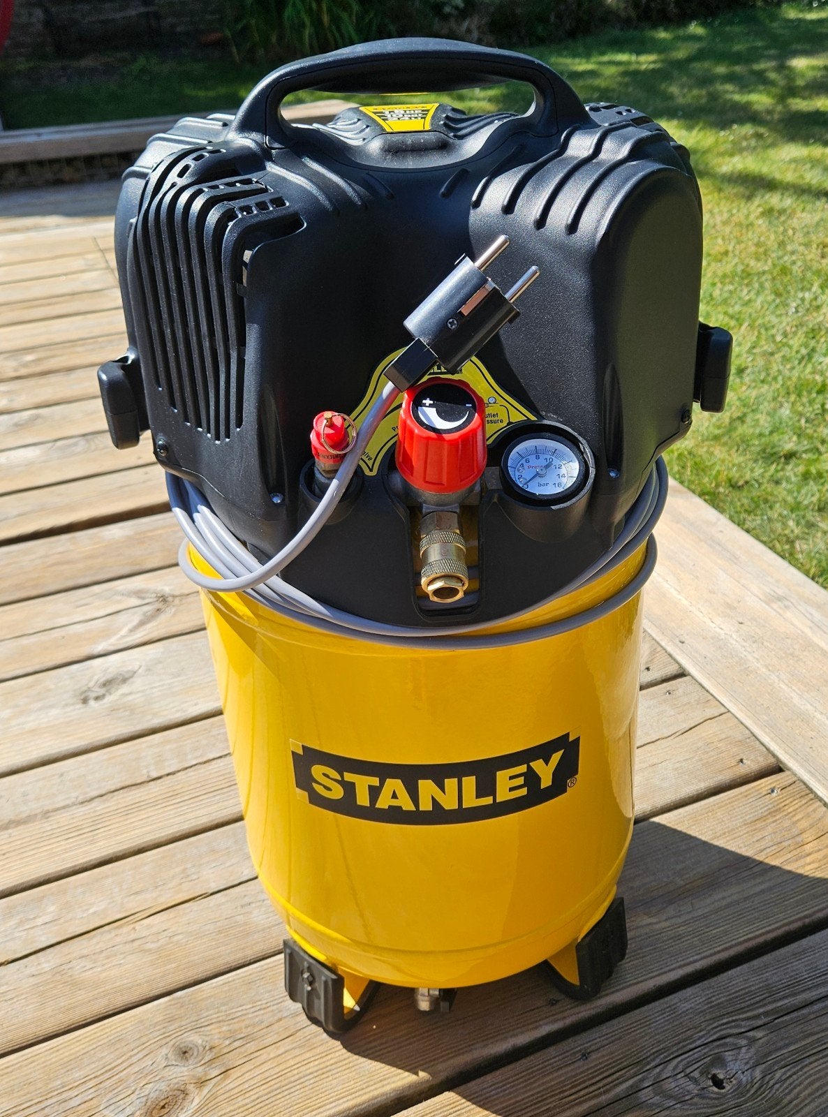Stanley-compressor, Ophalen, 6 tot 10 bar, Zo goed als nieuw, 25 tot 100 liter