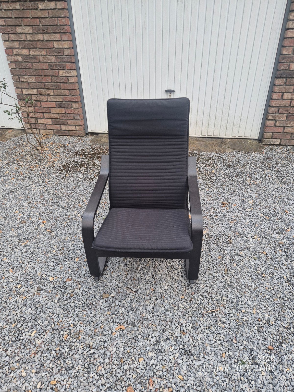 Fauteuil IKEA POÄNG - bois brun noir/coussin noir, Maison & Meubles, Fauteuils, Comme neuf, Bois, Tissus, 50 à 75 cm, 75 à 100 cm