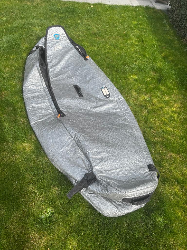 Starboard triple wave boardbag, Sports nautiques & Bateaux, Planche à voile, Enlèvement, Comme neuf, Autres types