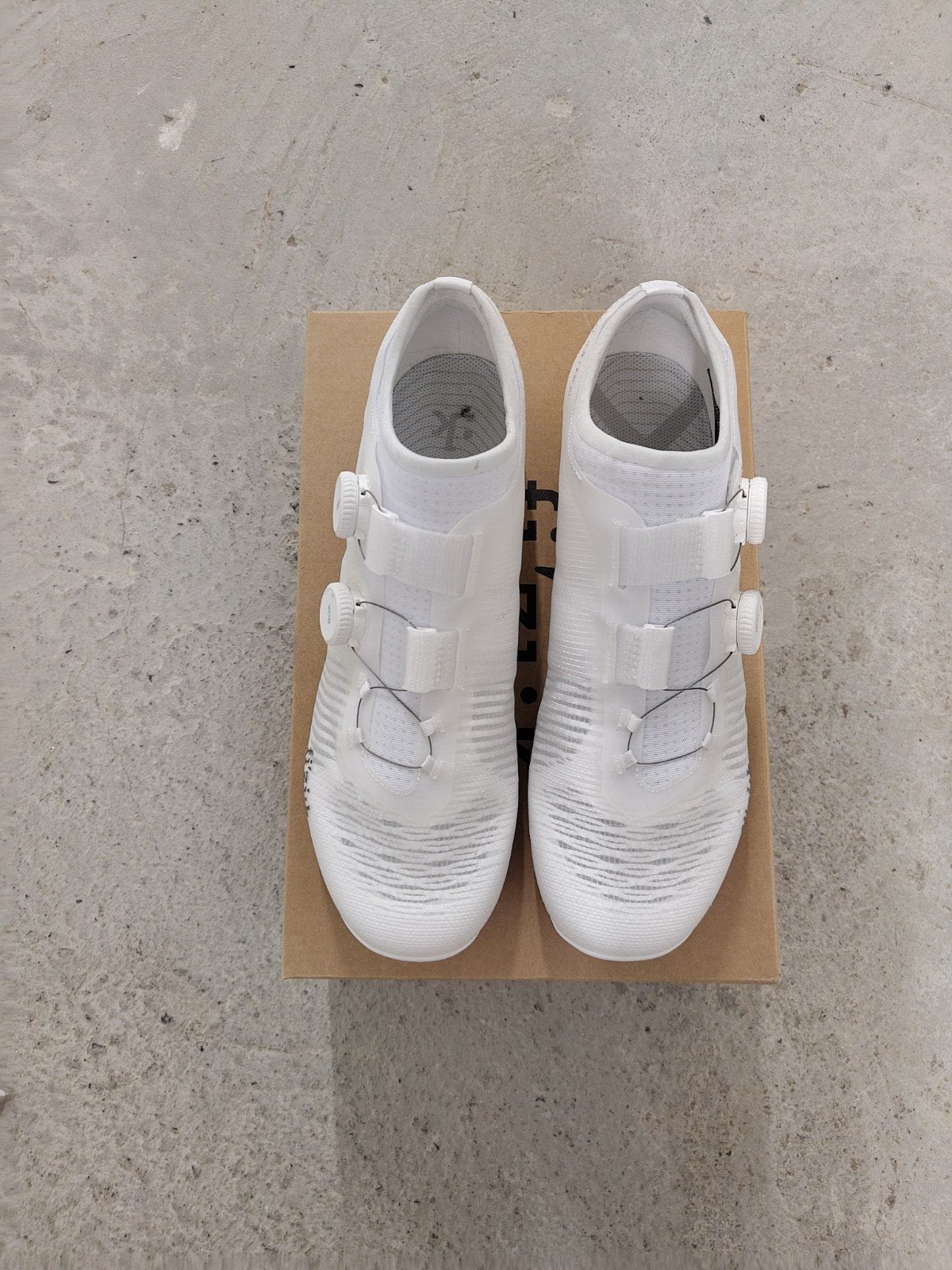 fizik vega carbon taille 44 blanche, Vélos & Vélomoteurs, Enlèvement ou Envoi, Chaussures