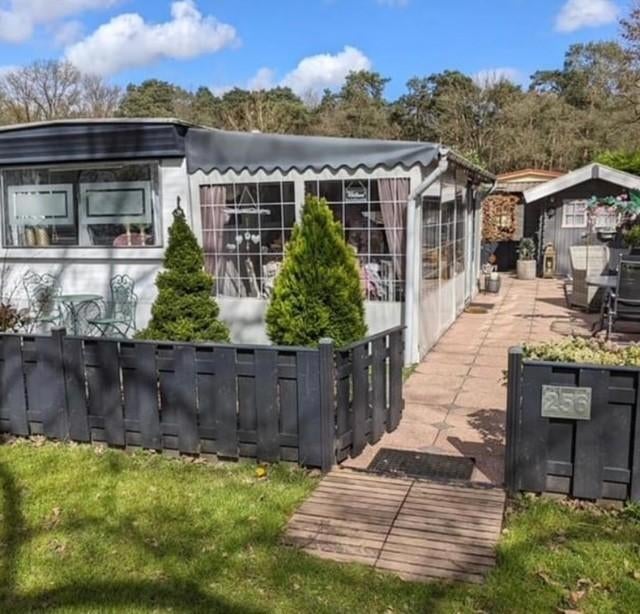 Stacaravan met voortent op Jocomopark in Lanaken, Caravans en Kamperen, Tot en met 4