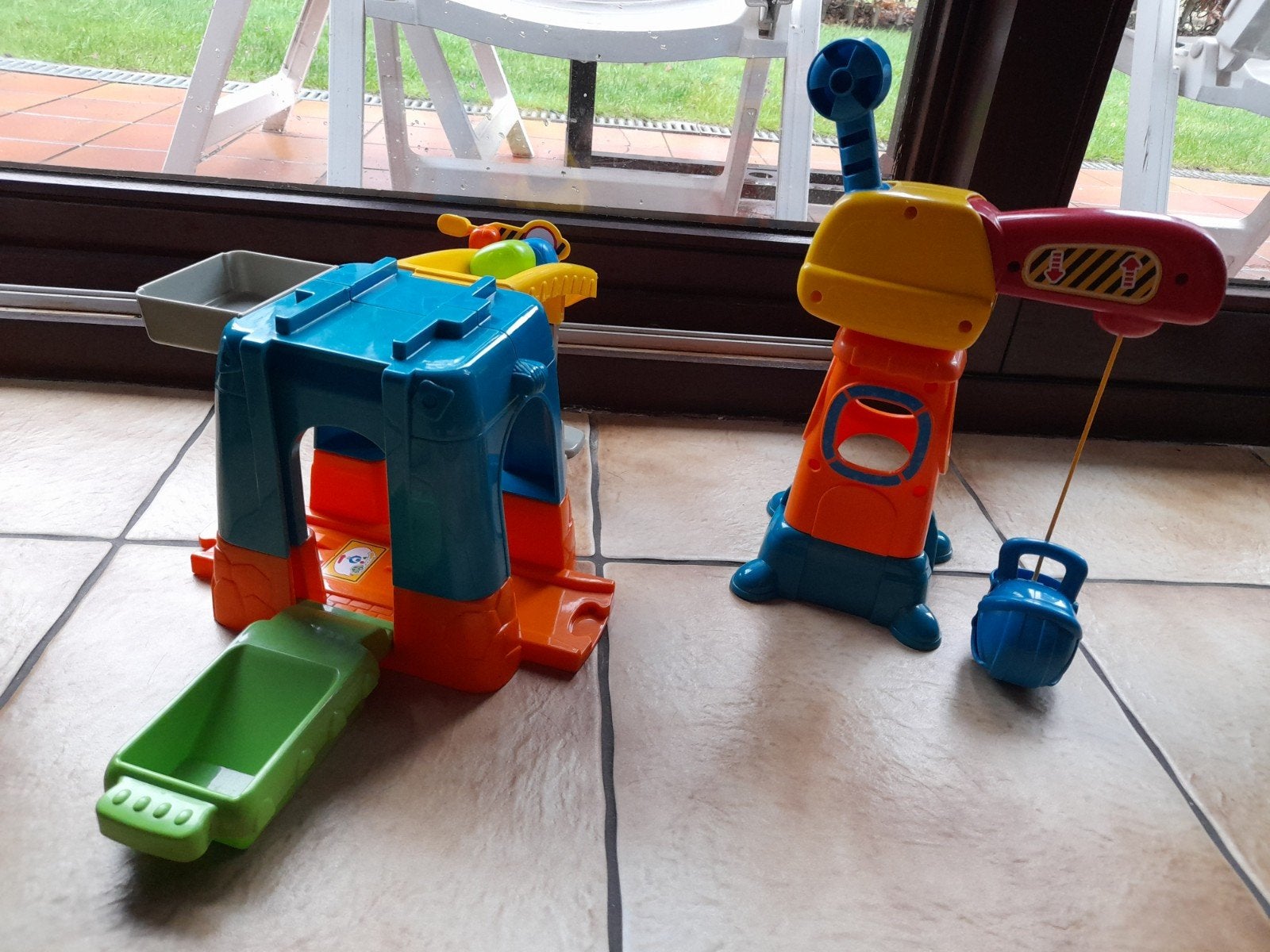 Chantier, V-tech, grue avec camion et batterie, Enlèvement ou Envoi, Comme neuf