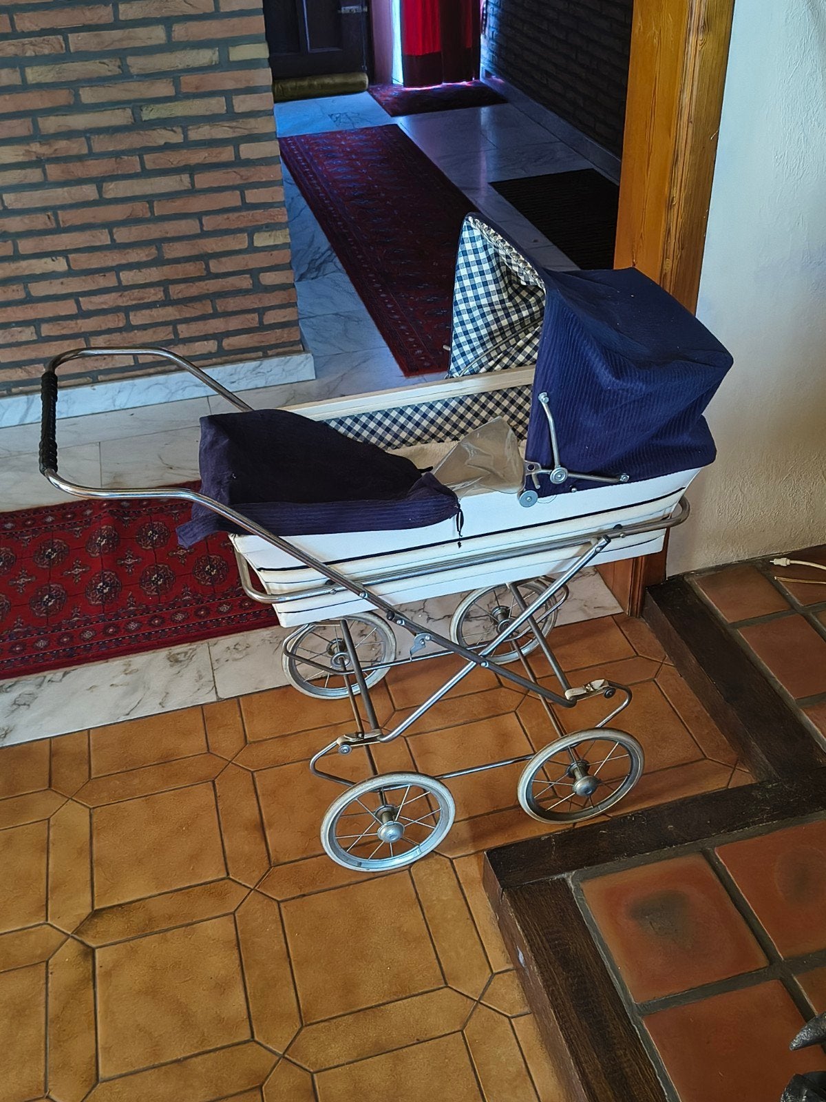 Vintage poppenwagen, Ophalen