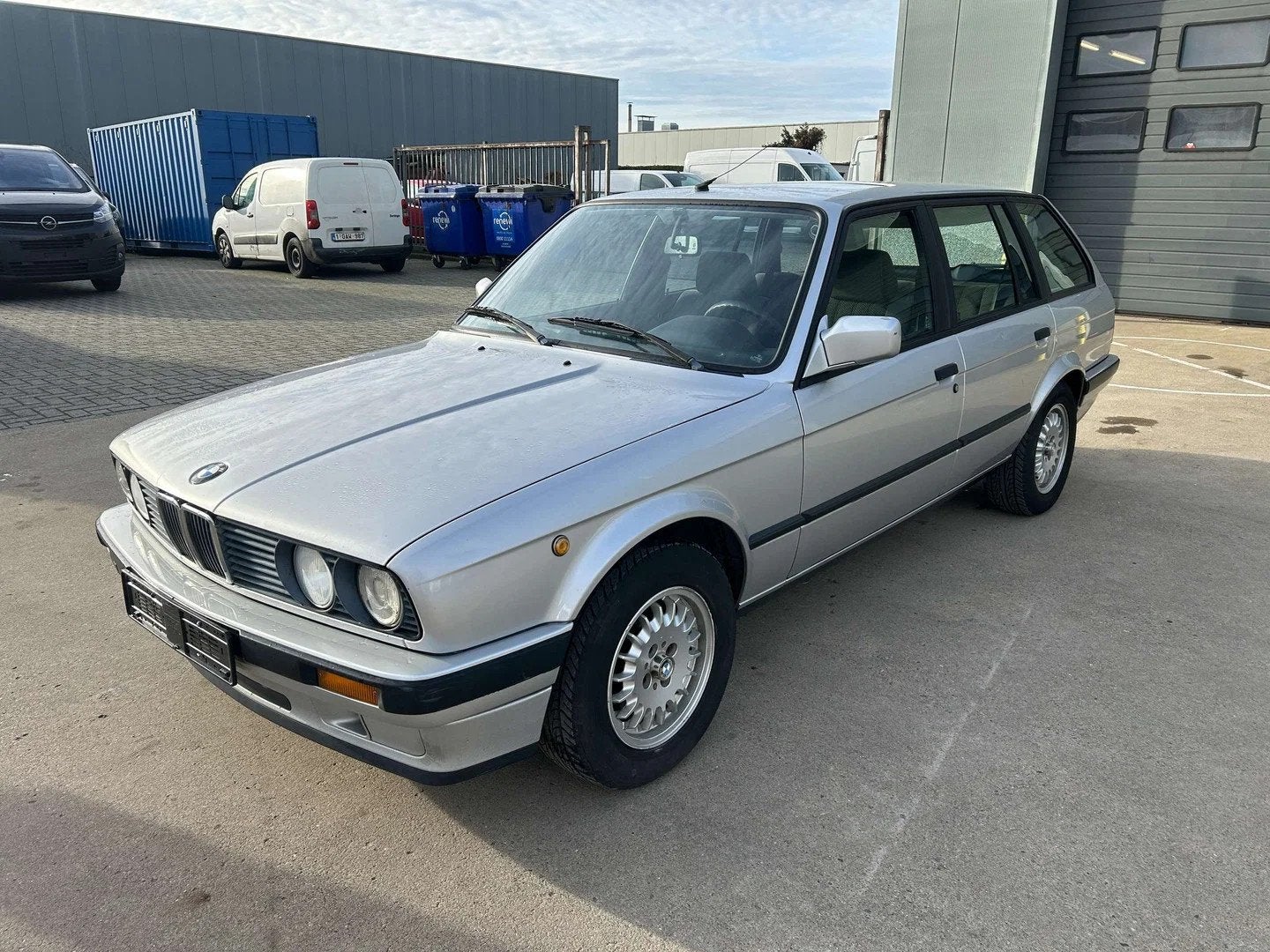 BMW 3 Serie 318 318i touring nette staat ideaal voor de lief, Stof, 1796 cc, Bedrijf, Zilver of Grijs